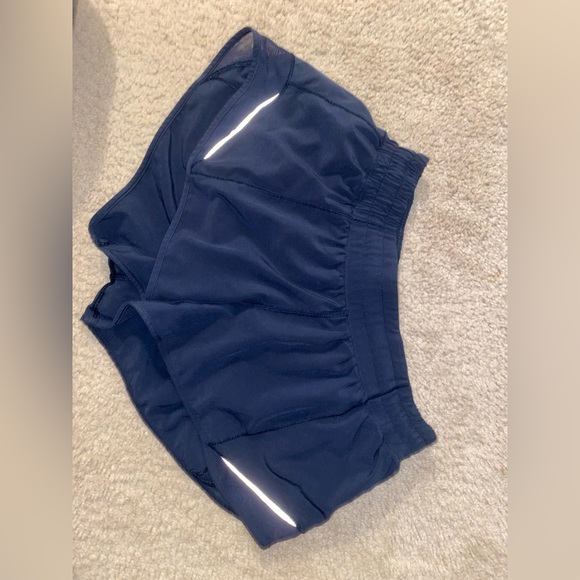 Navy shorty Hot Lululemon Short, 2.5 Inseam - Picture 1 of 2